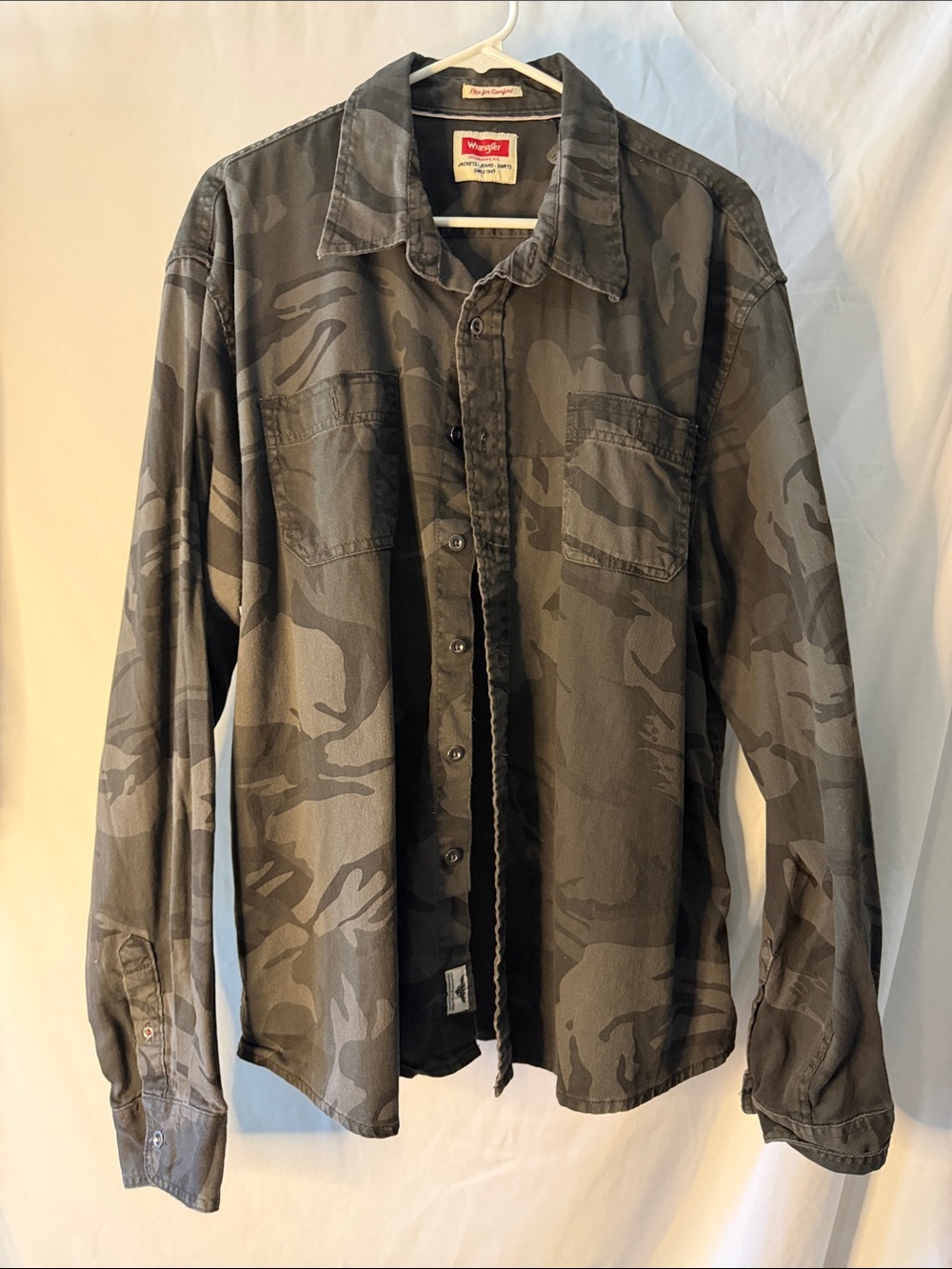 Wrangler Shirt Jacket Men 2XLT Gray Good Camo Button Front Long Sleeve Shacket